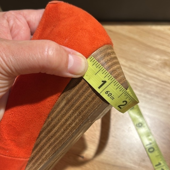 Talbots ladies wedge dress shoes size 9.5. Orange suede. Preowned good condition - Picture 13 of 16